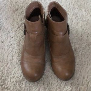Size 8 tan booties